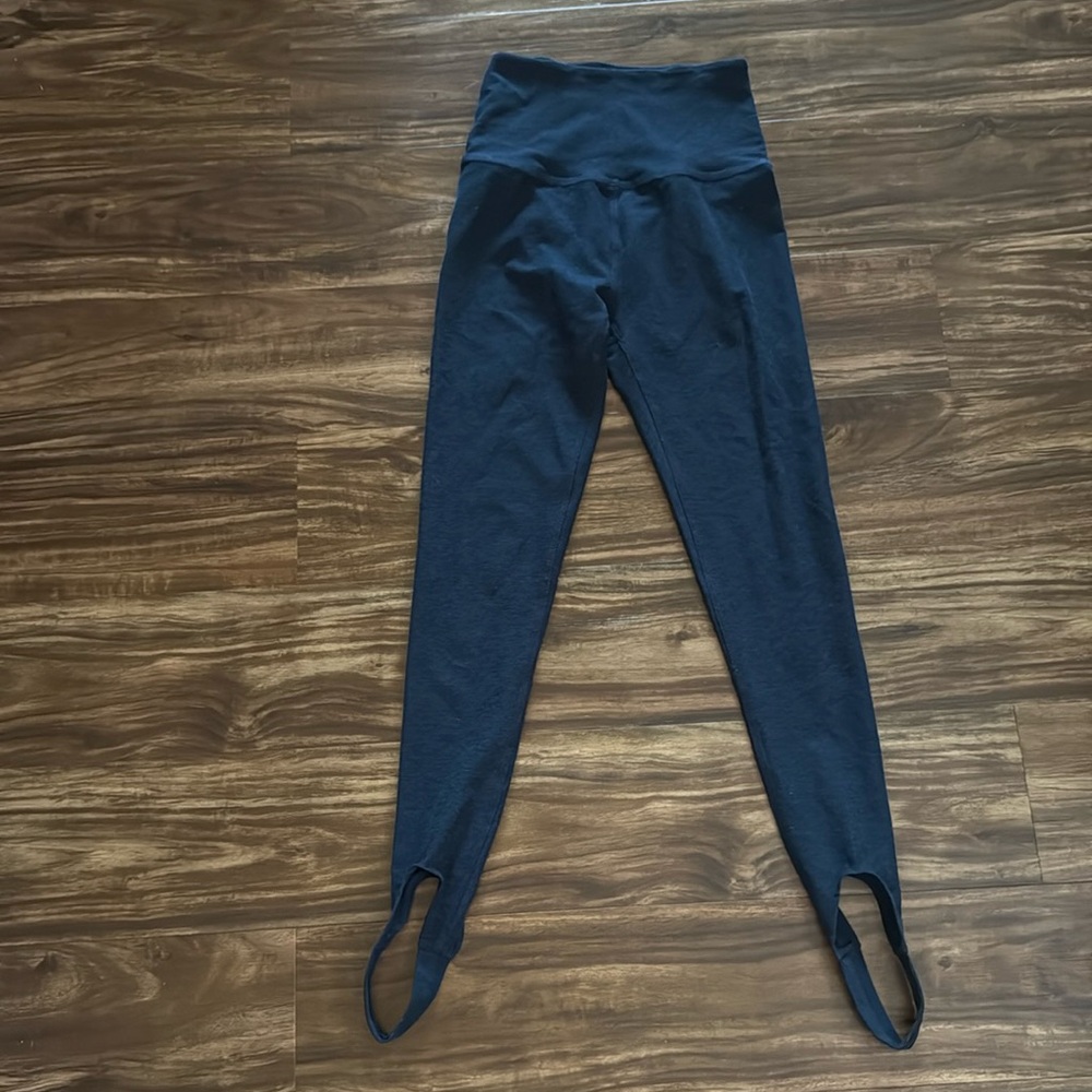 Beyond Yoga Stirrup Leggings size Small in Nocturnal Navy